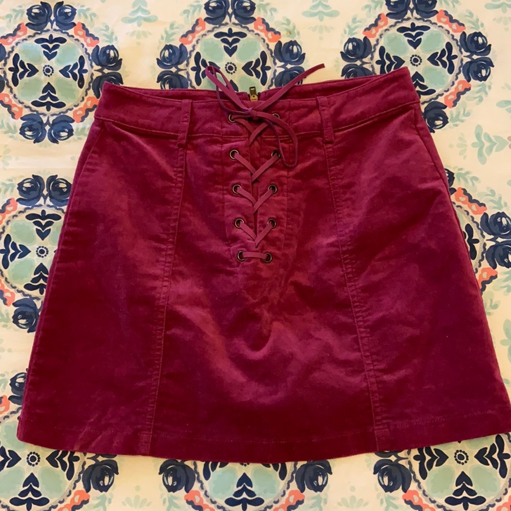 Very cute vibrant mini skirt!! Color- Magenta!!